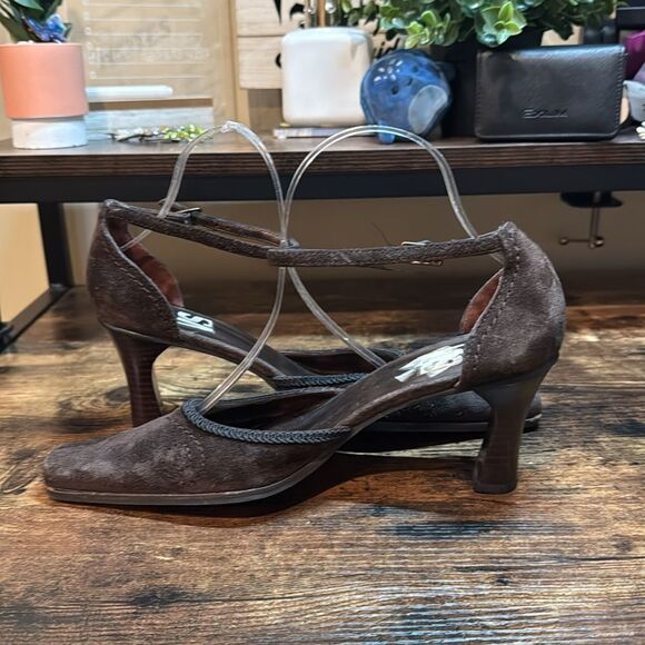 Victoria’s Secret Brown Suede Heels Size 7 - Picture 6 of 11